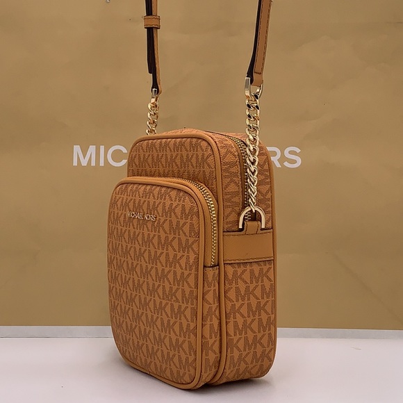 MICHAEL KORS
Jet Set Travel Medium Signature Logo Crossbody
COLOR CIDER MULTI - Picture 9 of 15